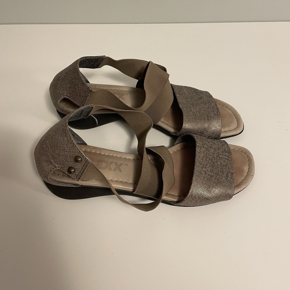 The Flexx Sunglass Low Wedge Sandals Leather Beige Size‎ 9 Comfort